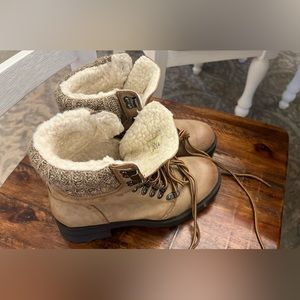 MIA • size 8.5 • never worn